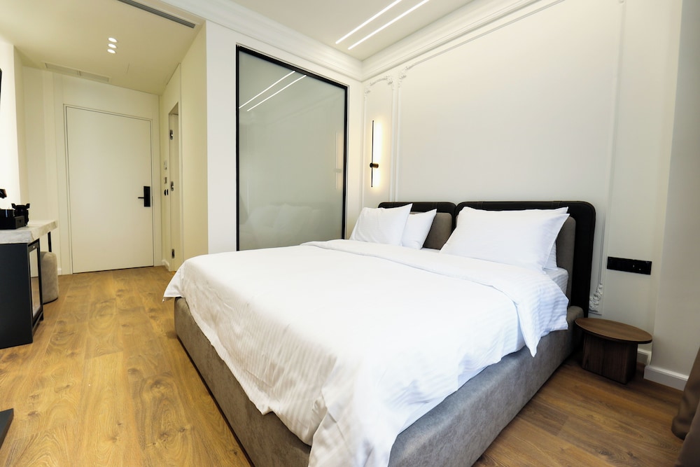 Hotel Adore 41/60