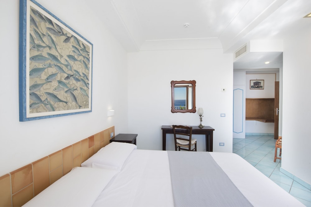 SUPERIOR, DOUBLE BED, SEA VIEW
