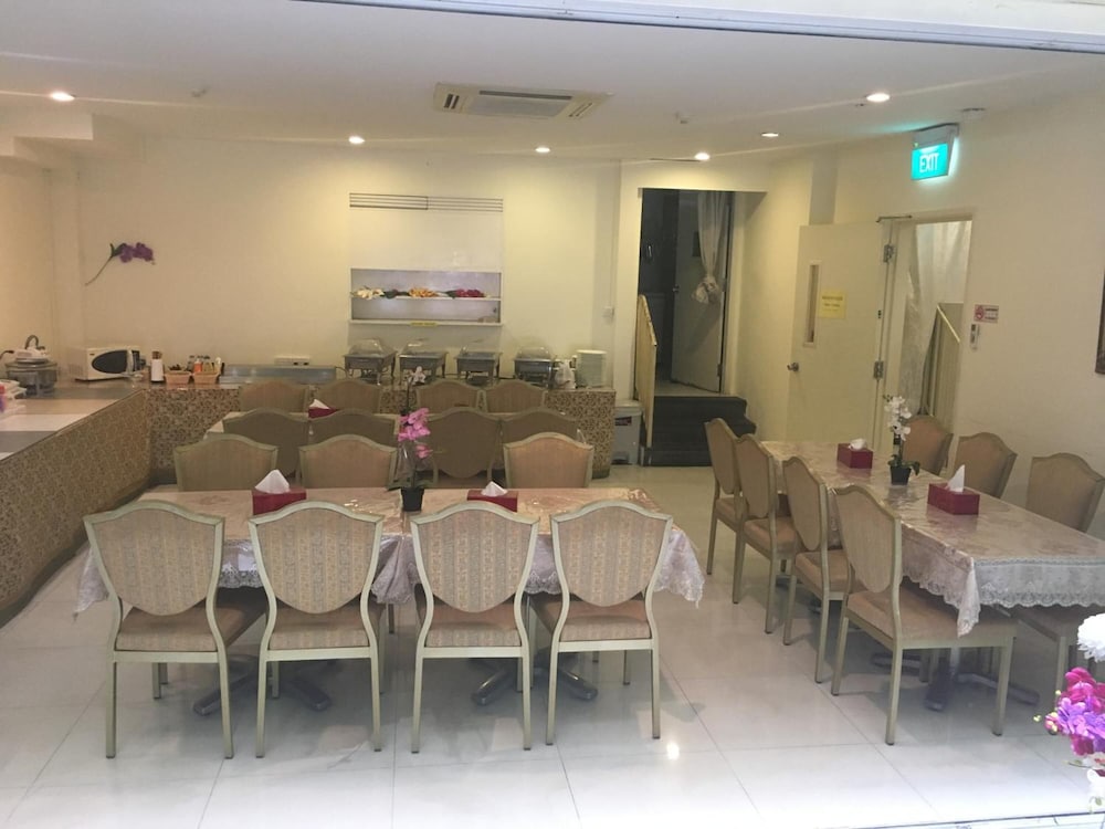 JAYLEEN CLARKE QUAY HOTEL 23/41