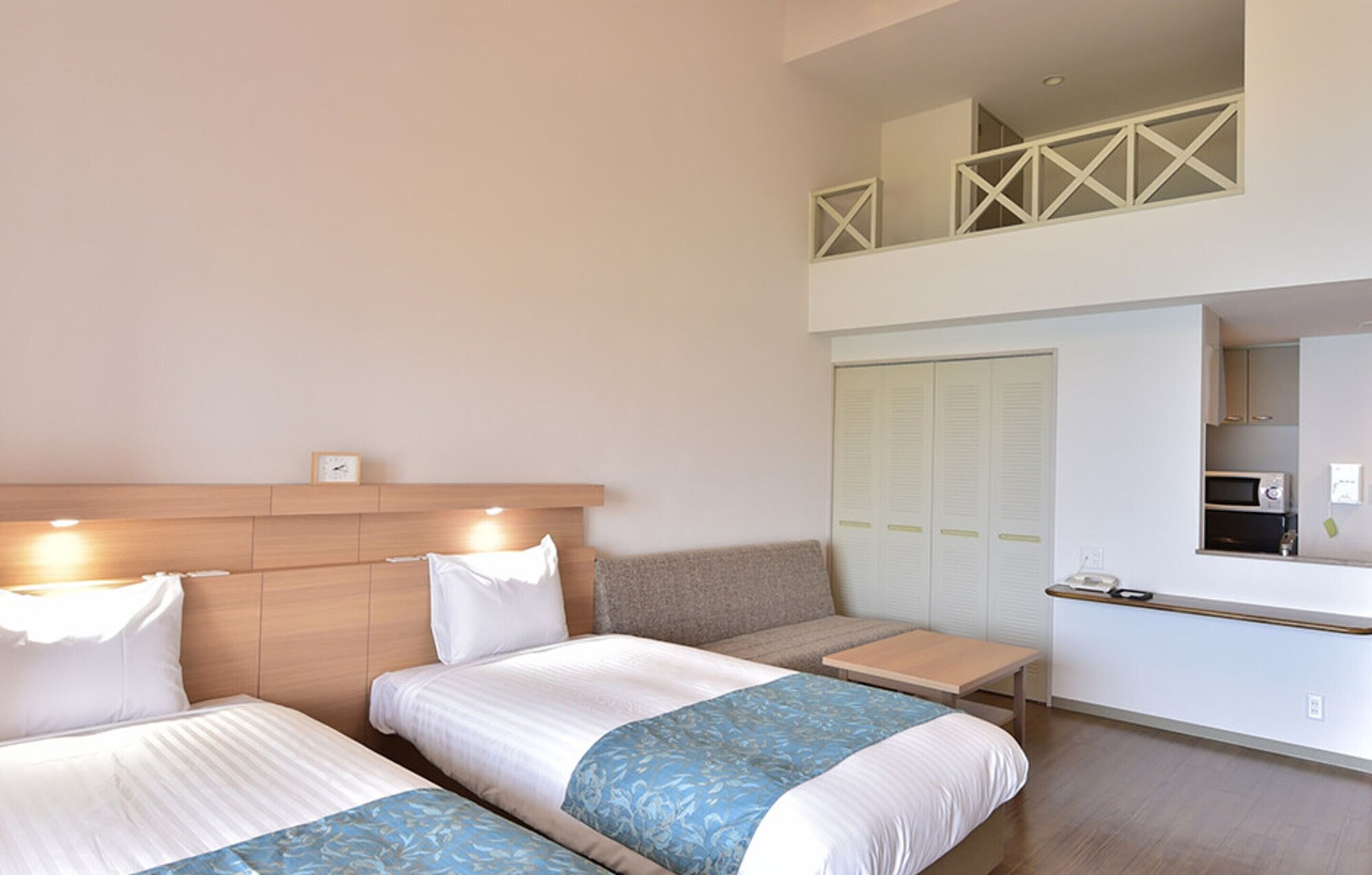 WESTERN, TWIN BEDS, SOFA