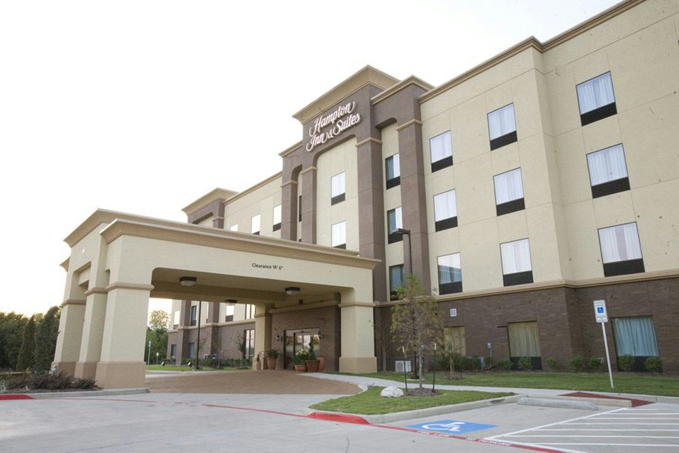 Hampton Inn and Suites Dallas-Desoto 53/57