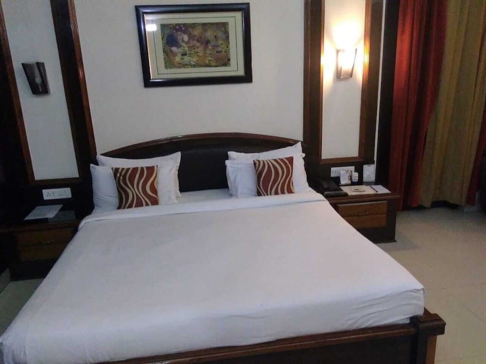 Hotel Rudra Continental 6/47
