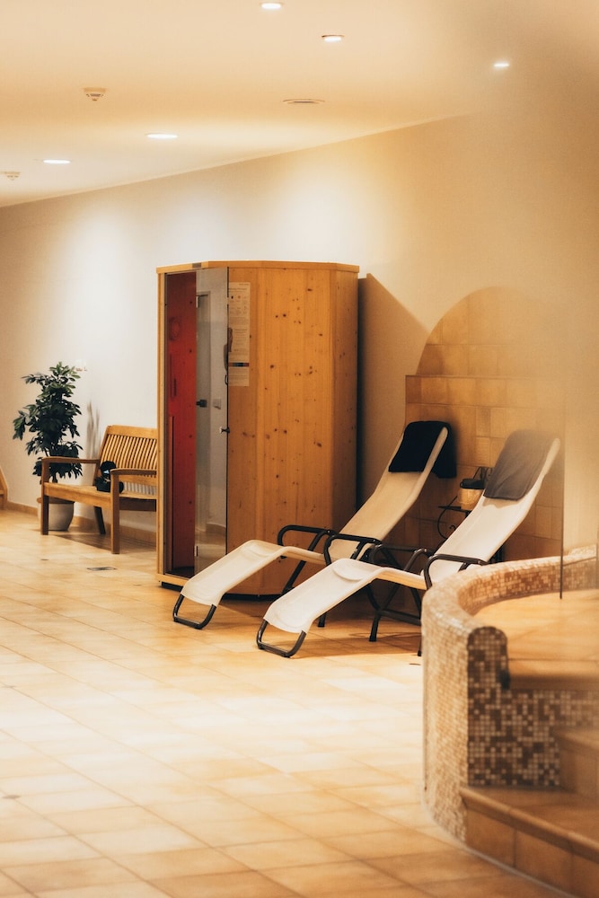 Maifeld Sport- Und Tagungshotel 25/50