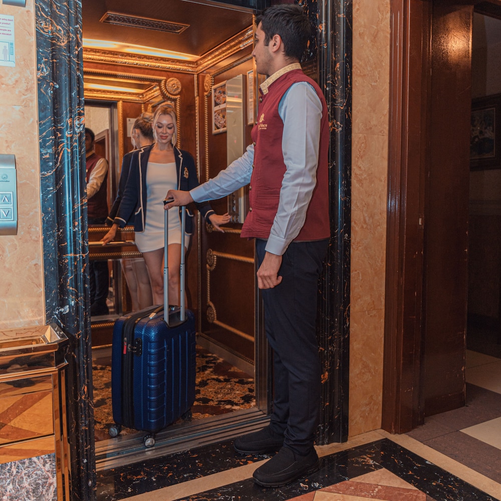 Shah Palace Hotel 11/77