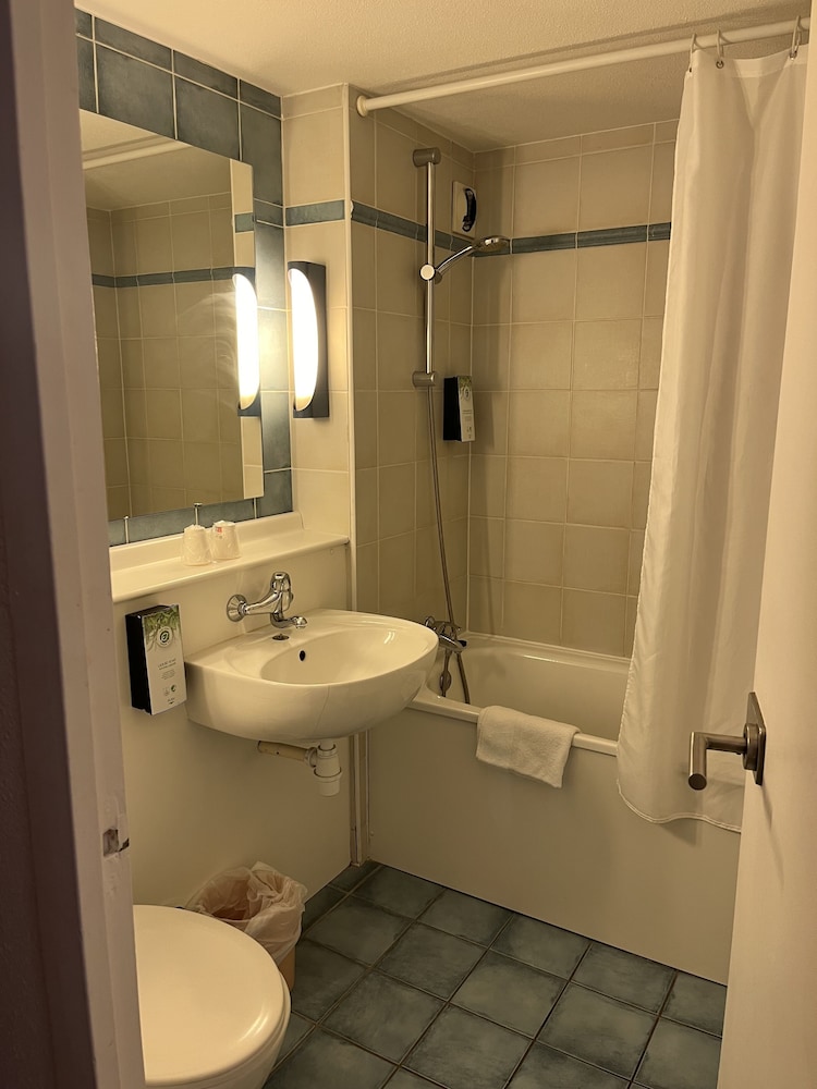 Kyriad Direct Marseille Ouest Martigues 54/55