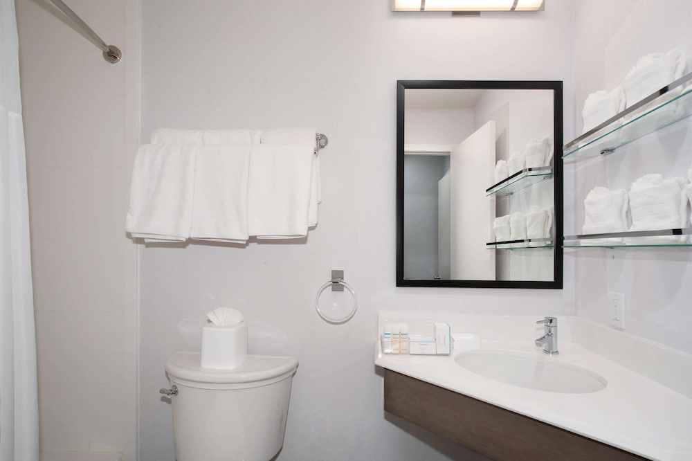 Hampton Inn Monterey 18/42