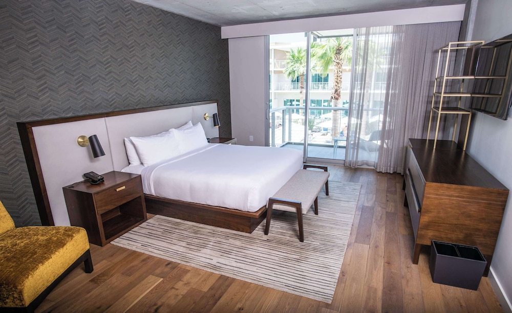 2 Bedrooms, Flat, King Bed، Mountain Shadows 3/5