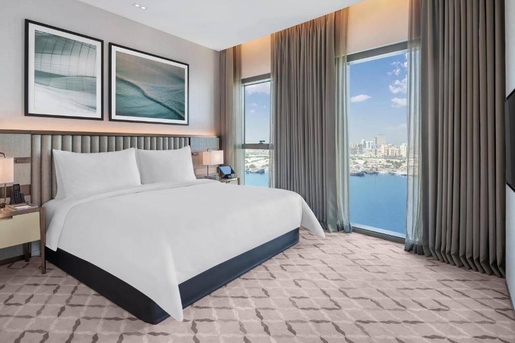 Room at Premium 3B with Skyline View in Address Harbor Point, DUBAI
