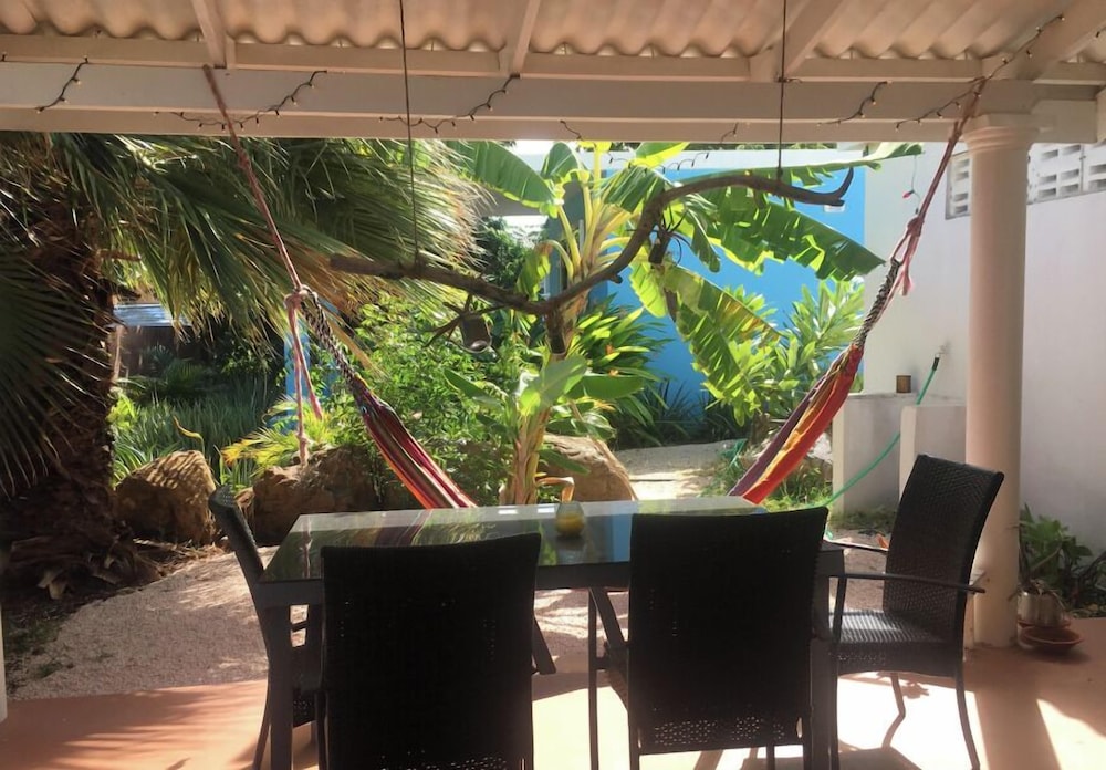 Tropical Breeze Apartments 39/49