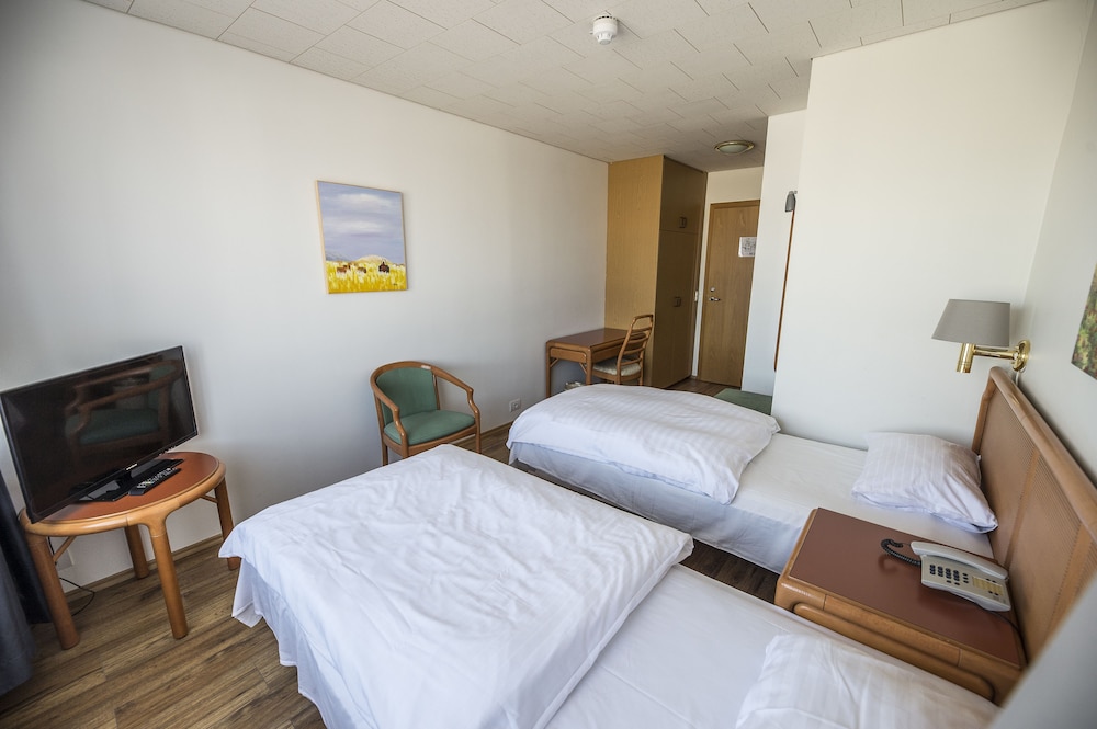 Orkin Hotel 8/32
