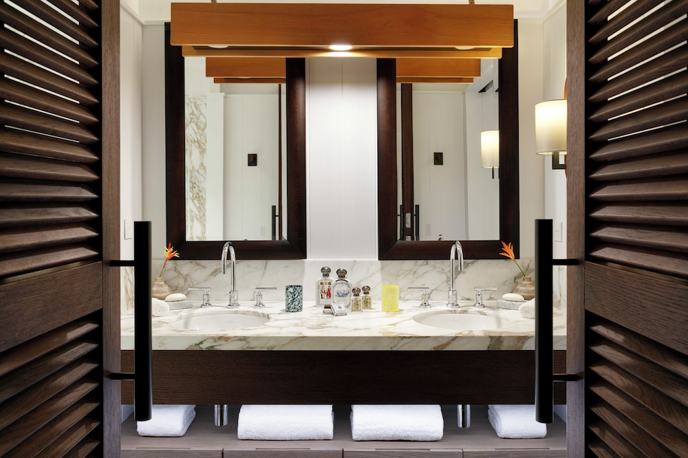 Pool, Junior Suite, King Bed, Sea View