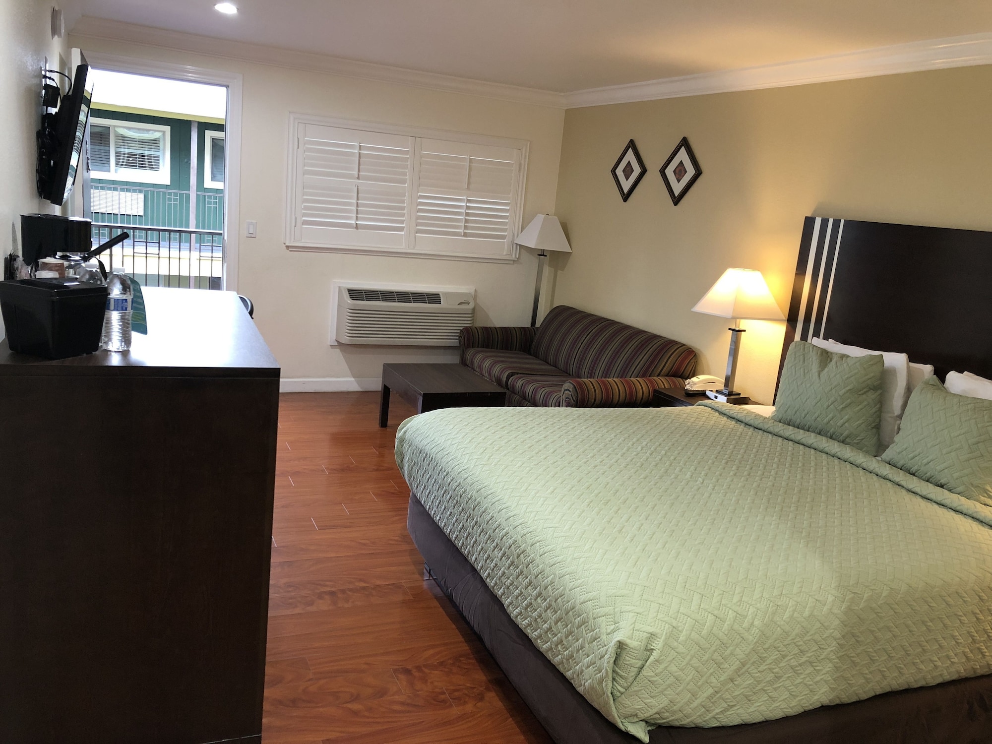 2 BEDROOMS, SUITE