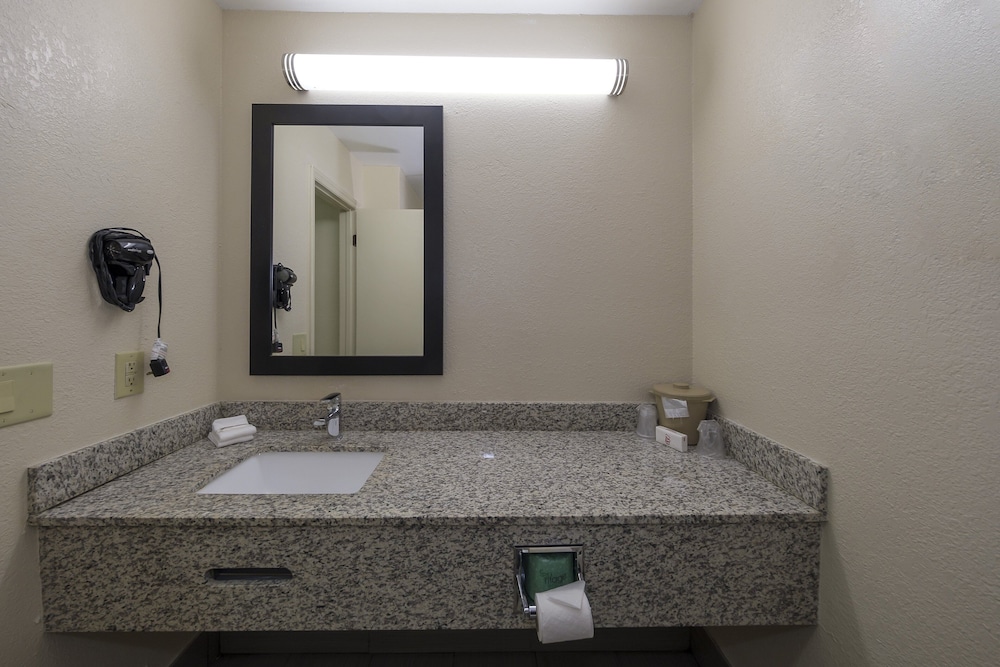 Red Roof Inn Hillsville 35/53
