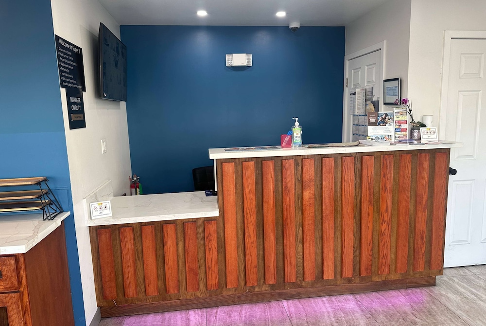 Super 8 by Wyndham Oceanside Downtown 8/50