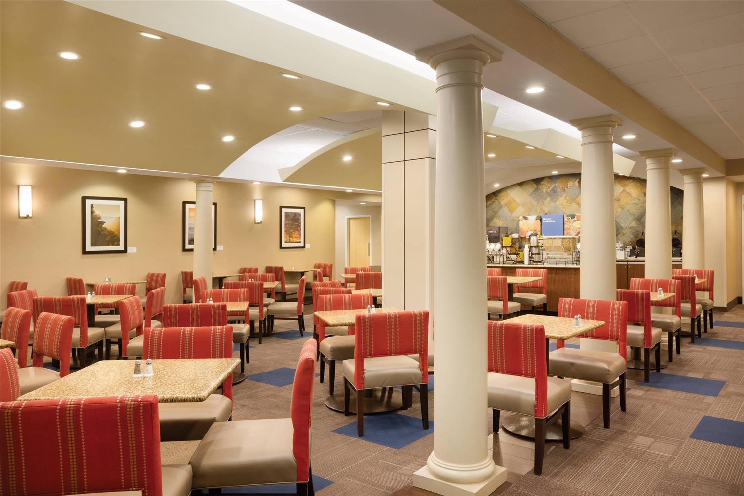 Comfort Inn and Suites Presidential 22/33