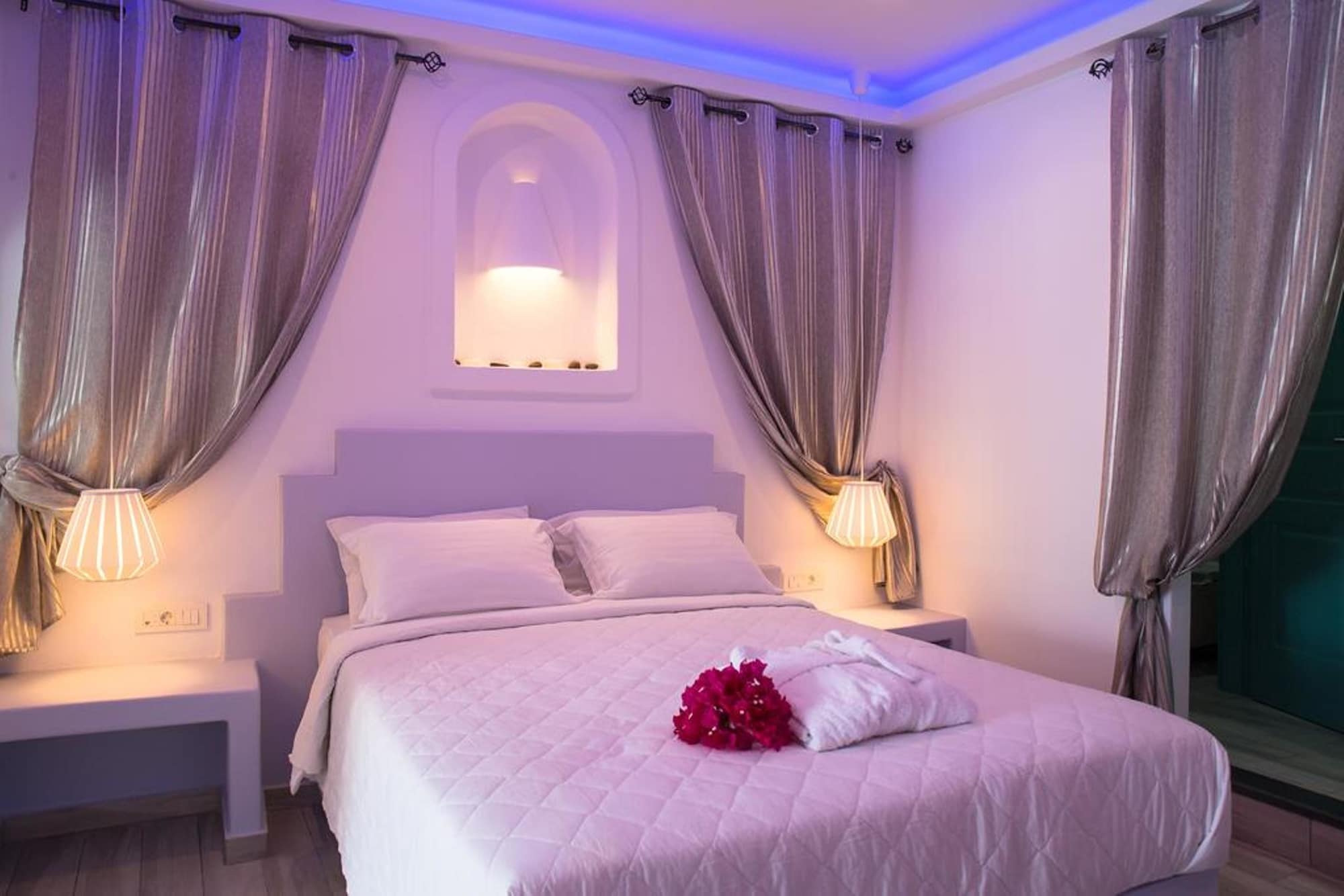 DELUXE, SUITE, KING BED, OUTDOOR JETTED TUB