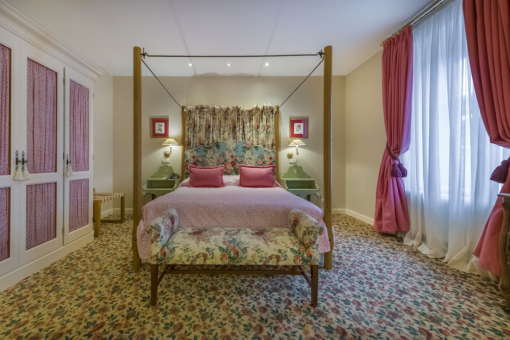 PRESIDENTIAL, SUITE