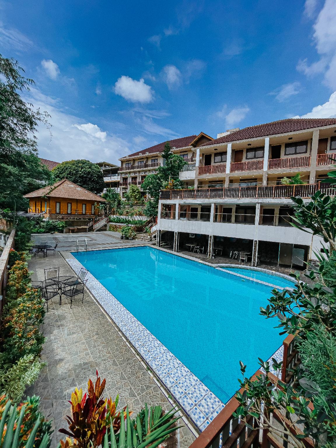 Spencer Green Hotel 40/40