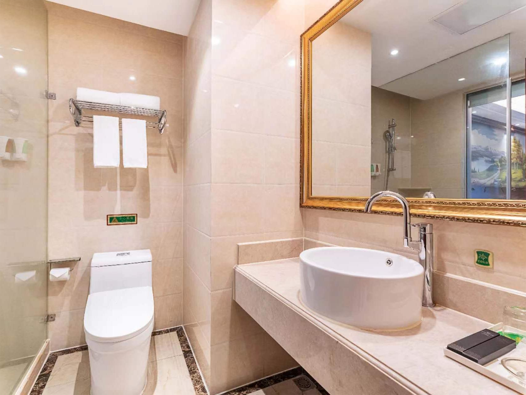 Vienna International Hotel (Shaoxing East Station Wanda) 34/38