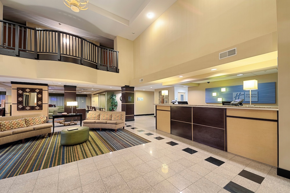 Holiday Inn Express Bloomington West 7/68