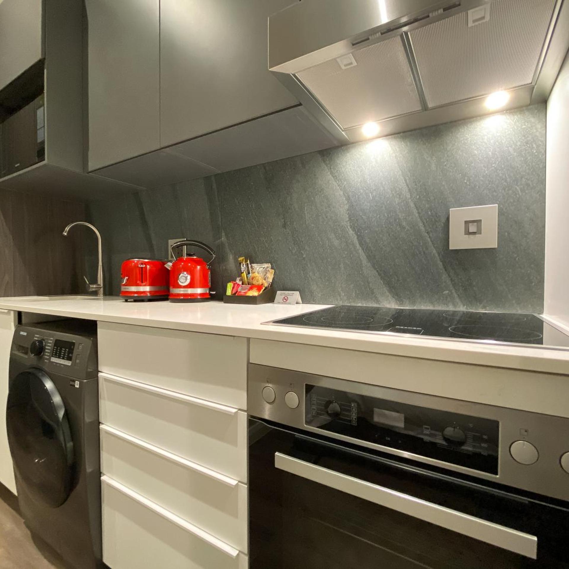 Menlyn Maine Residence Unit 1419 5/35