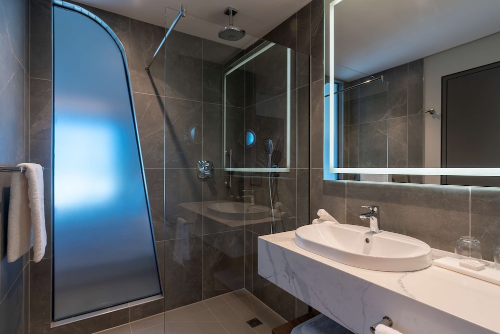 Radisson Blu Hotel, Durban Umhlanga 50/50