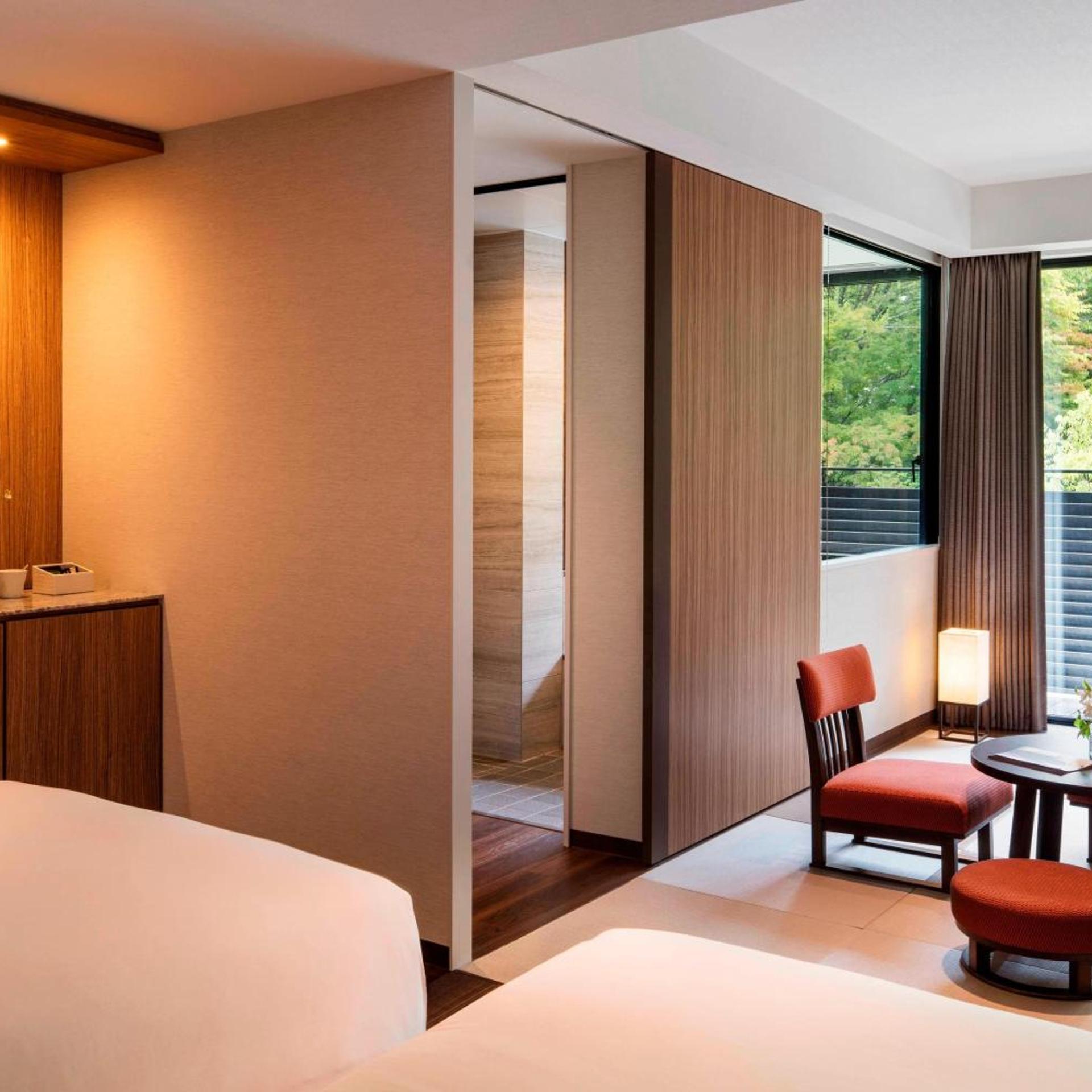 Guest Room, Twin Beds, with View, Bathtub, North Wing