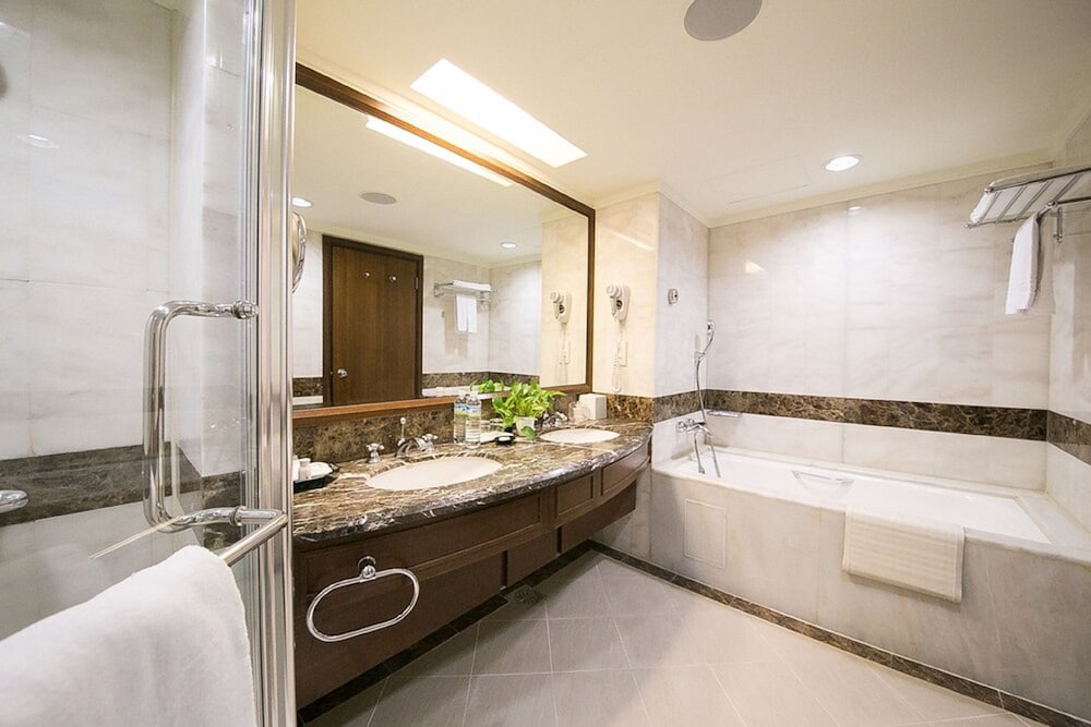 Evergreen Plaza Tainan 30/64