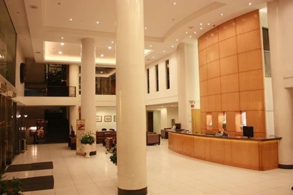 Hotel Supreme Convention Plaza 4/36