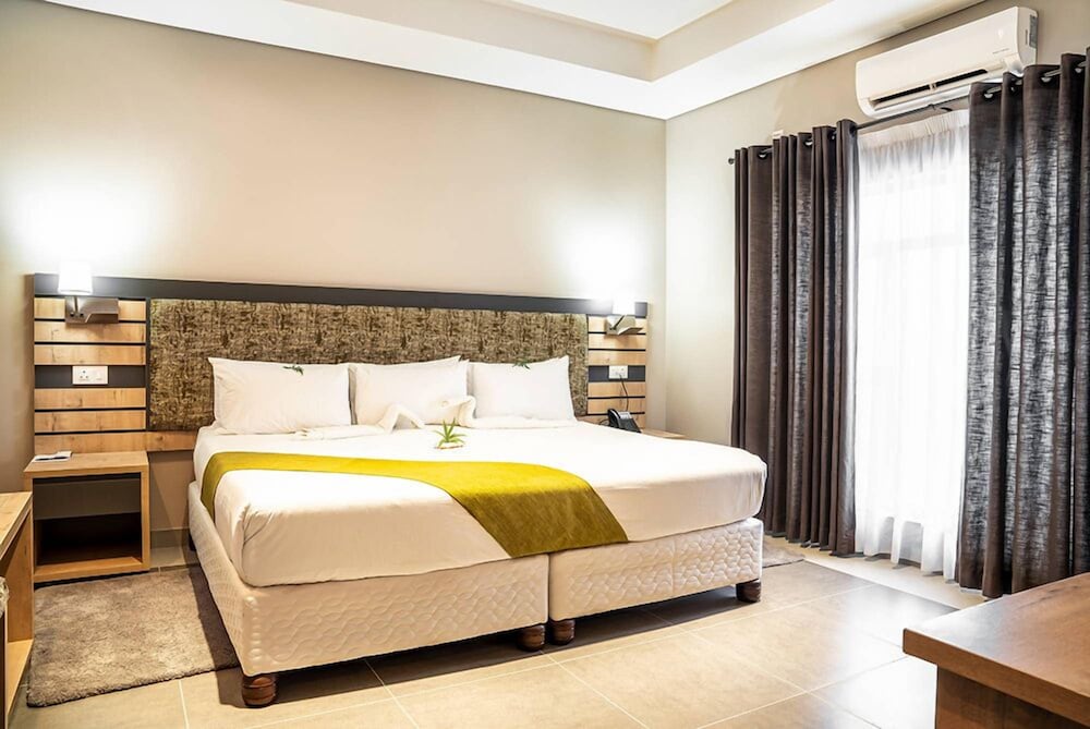 Kalahari Arms Hotel 20/69