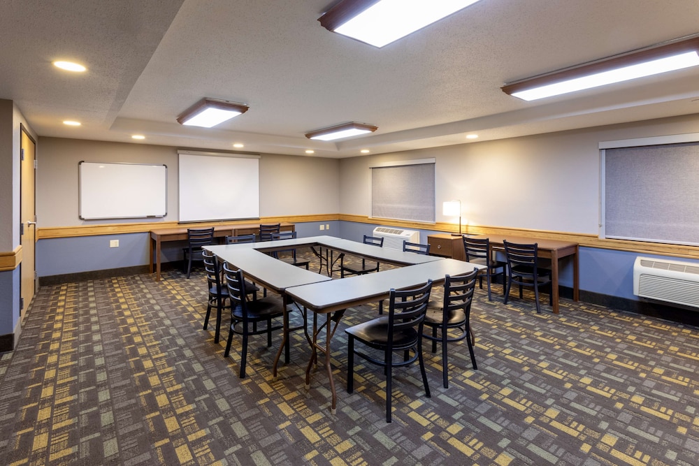 AmericInn by Wyndham Silver Bay 50/59