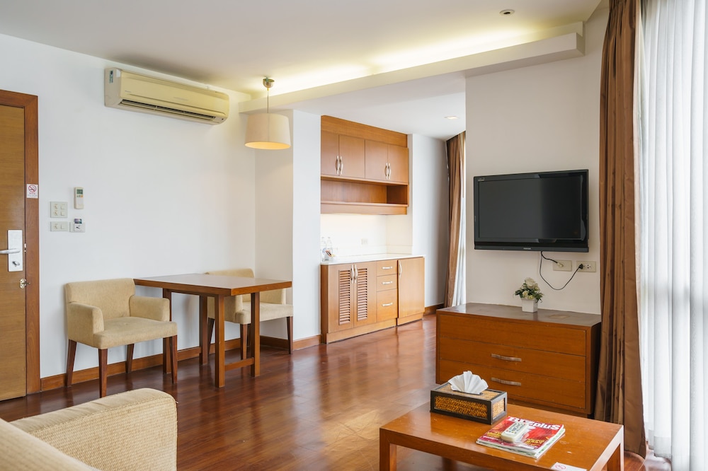 Lantana Resort Hotel 47/61
