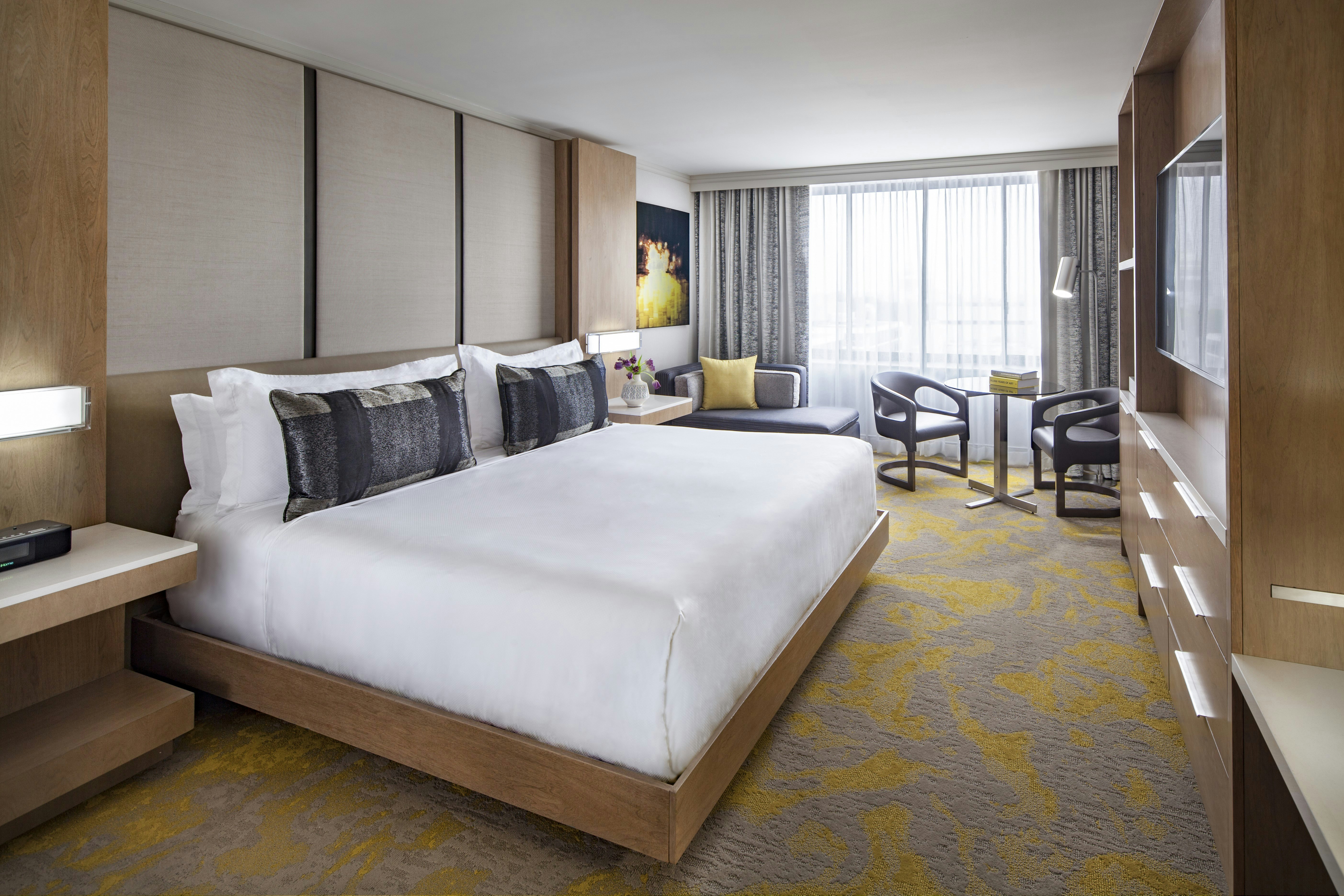 ROOM, KING BED