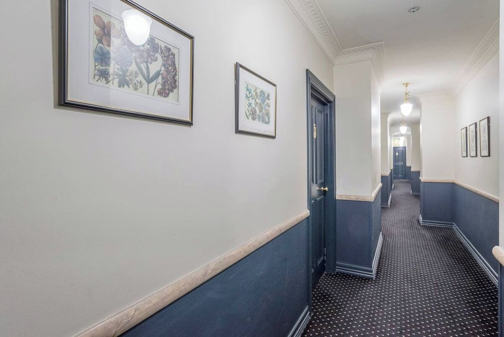 Ultiqa Rothbury Hotel 56/71