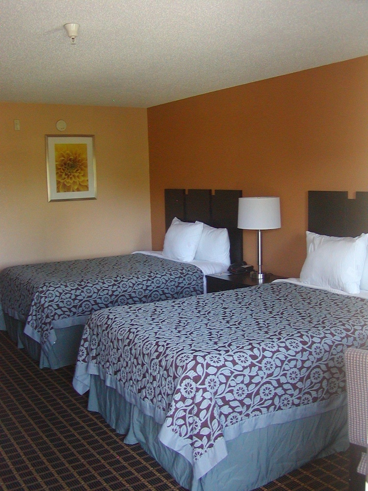 Days Inn by Wyndham Marietta White Water 6/21