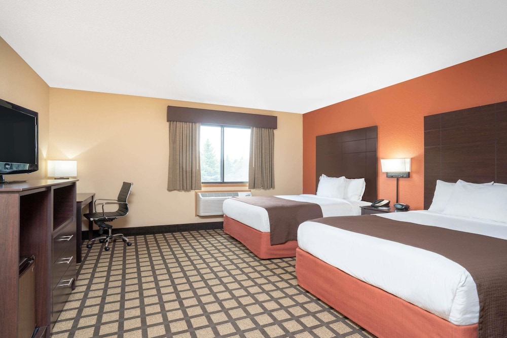 Baymont by Wyndham Lakeville 6/17