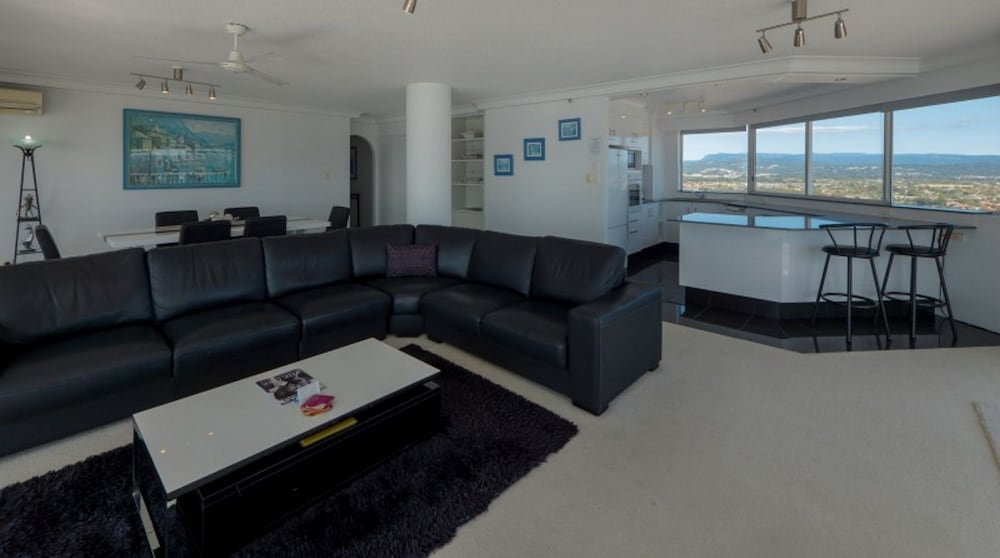 Burleigh Surf Apartments 56/77