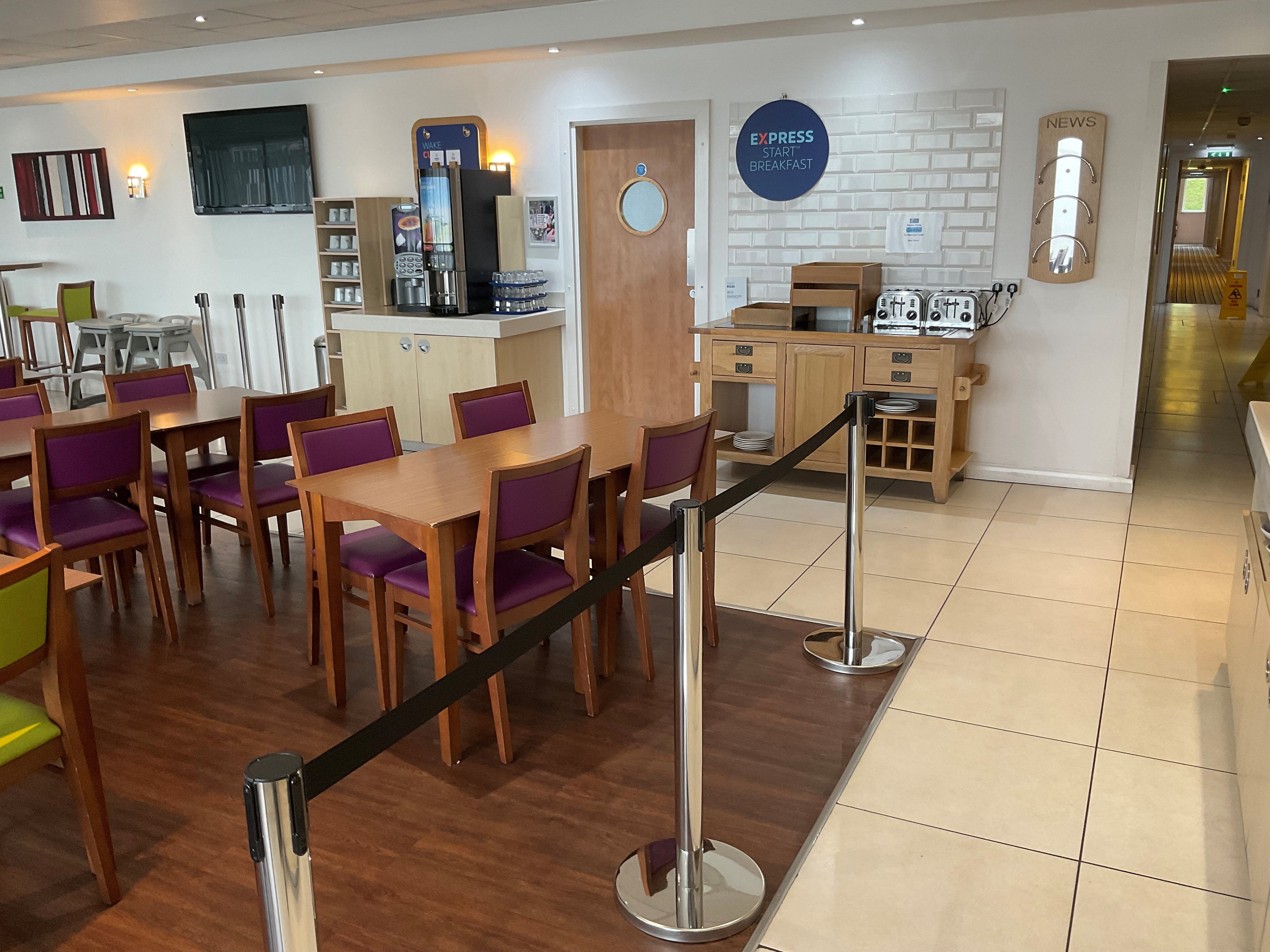 HOLIDAY INN EXPRESS NUNEATON 37/50