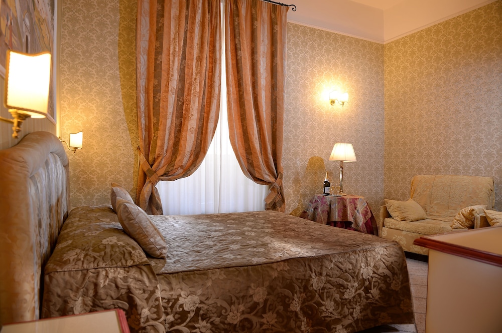 Hotel Golden 10/50