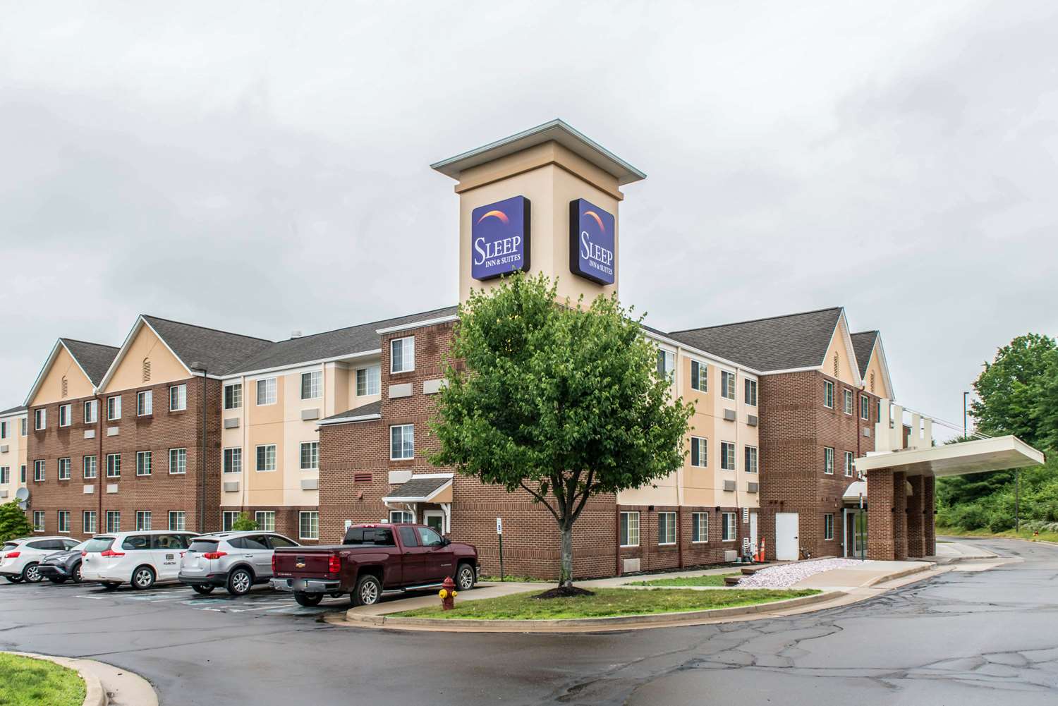 Sleep Inn & Suites Pittsburgh Airport 24/24