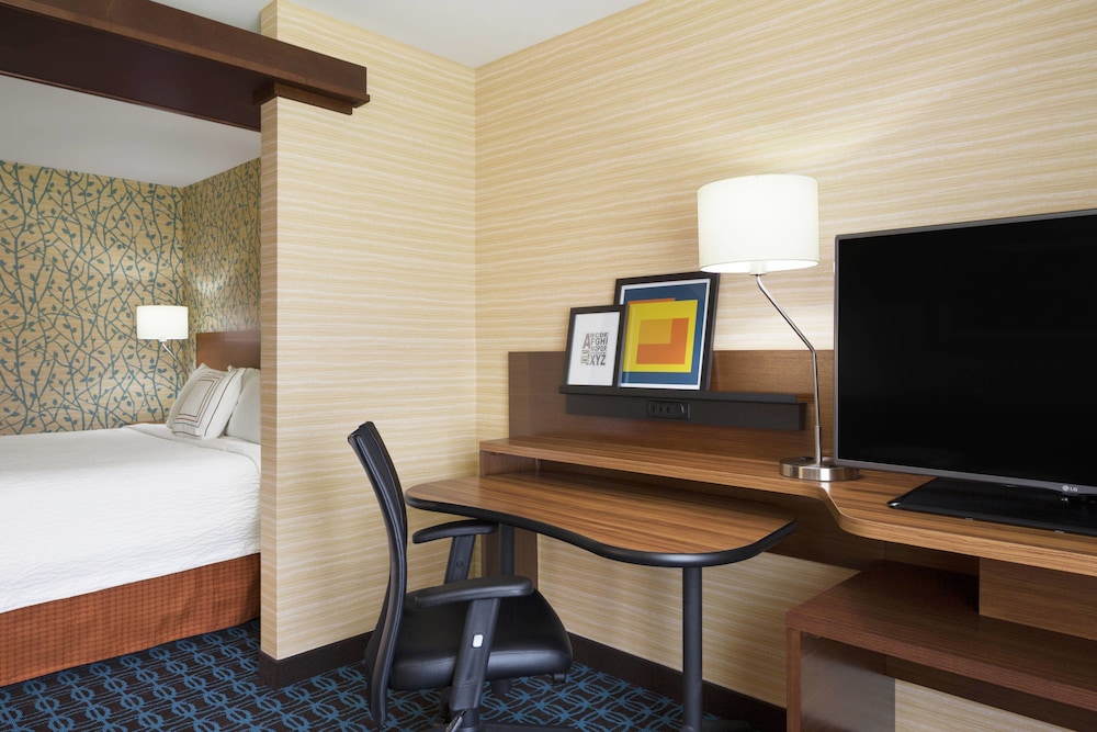 Fairfield Inn & Suites Akron Fairlawn 22/23