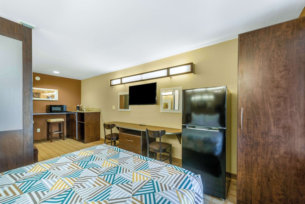 Microtel Inn And Suites Breaux Bridge 33/49