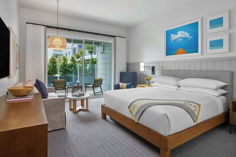 Room, King Bed, Pool Side