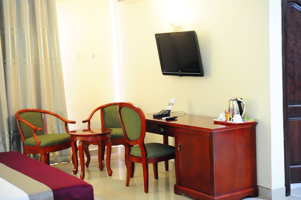 Tomreik Hotel 48/55