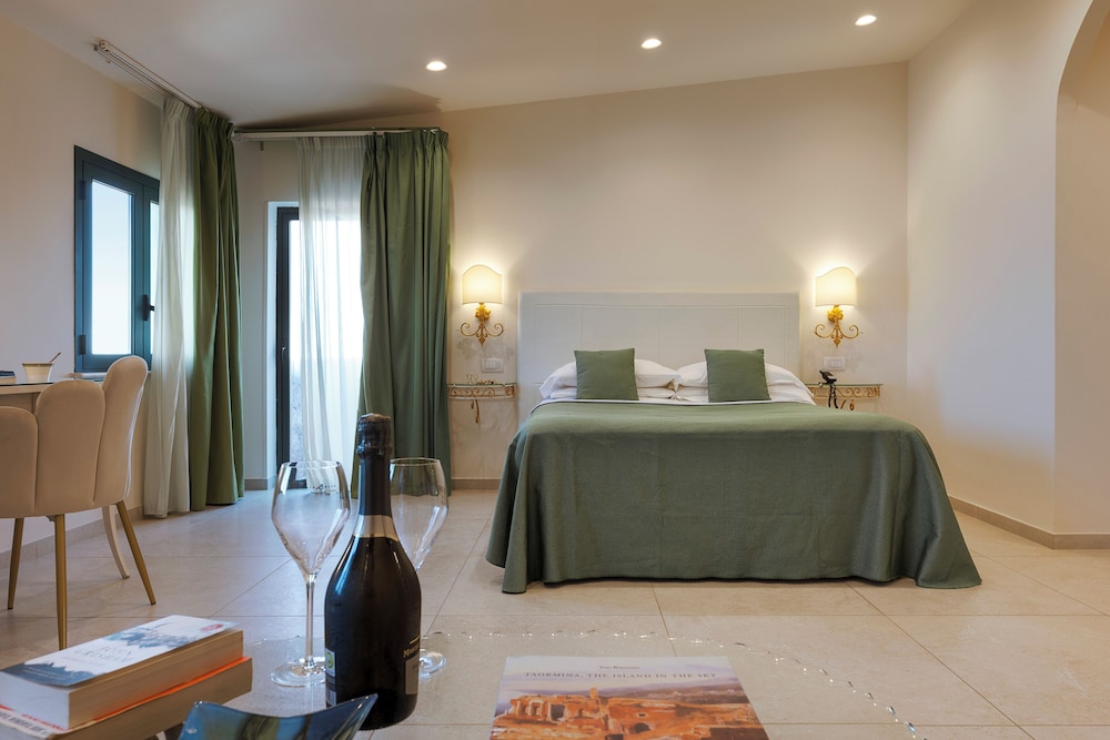 Mansarda, Junior Suite, Studio, Queen Bed, Sea View, Terrace، Hotel La Pensione Svizzera 7/10