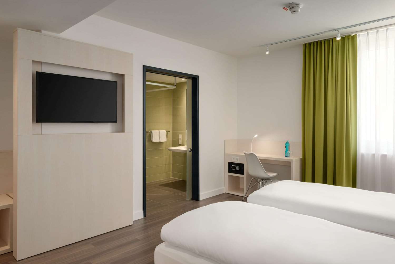 Super 8 By Wyndham Mainz Zollhafen 8/24