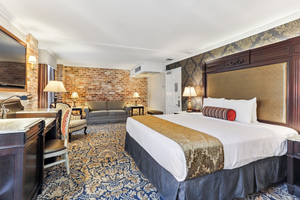 JUNIOR SUITE, KING BED