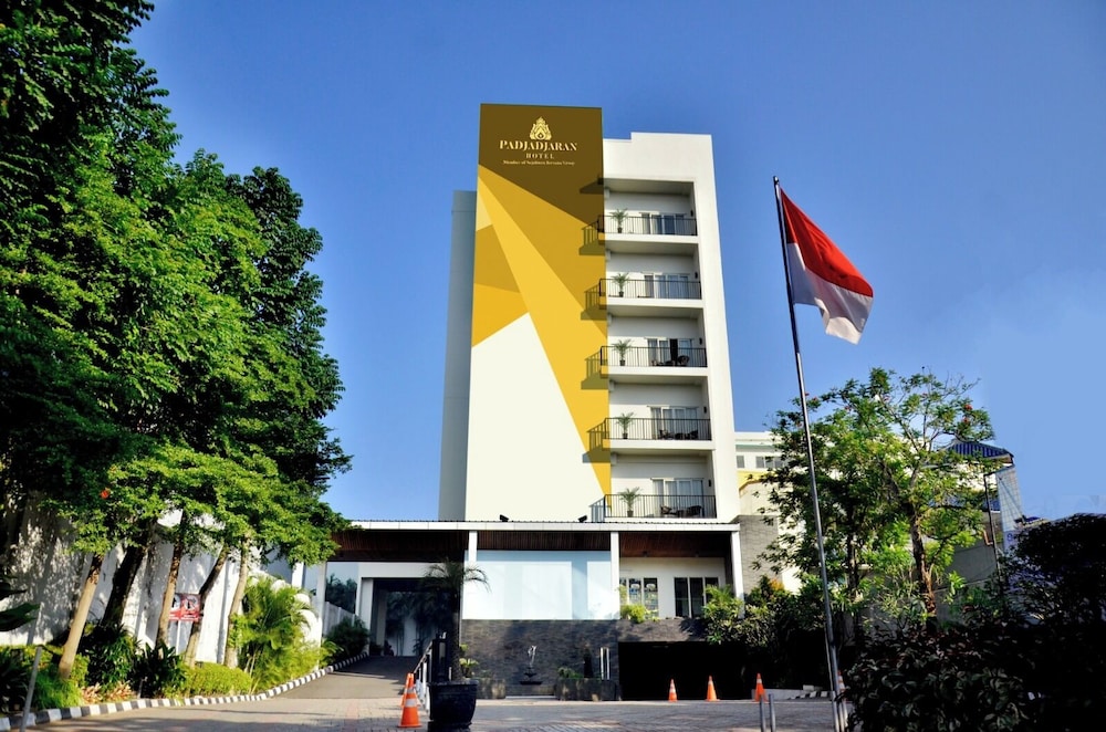 Padjadjaran Hotel 5/70