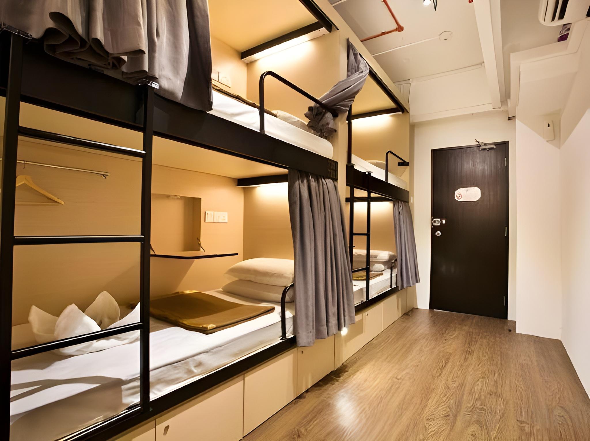 Capsule, Female Only, Single, Shared Bathroom, No Window
