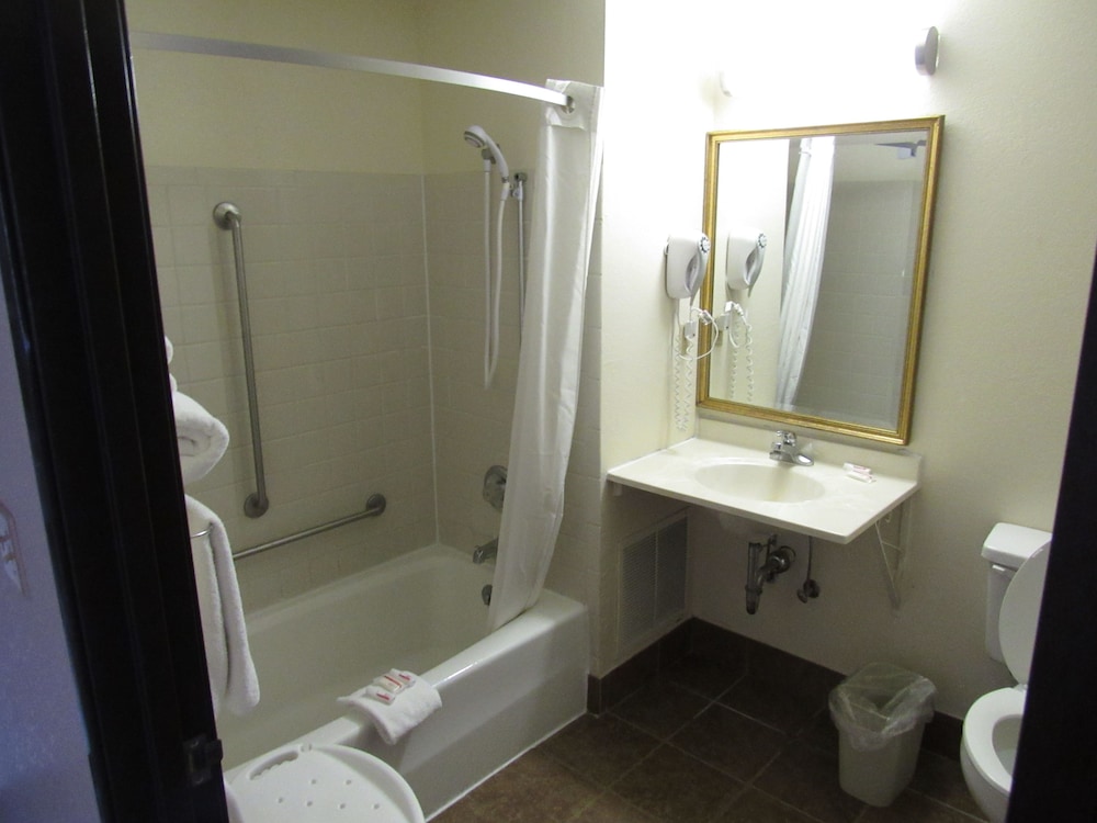 Super 8 by Wyndham Columbus IN 11/33